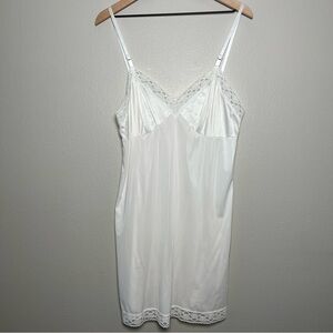VTG Vanity Fair Women Slip Dress Cottage White Lace Trim Babydoll Nylon Ethereal